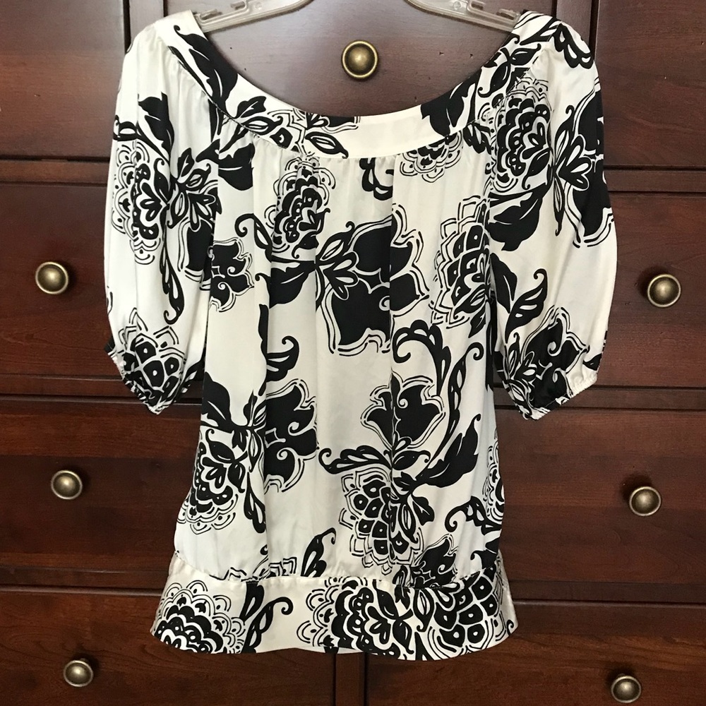 White House Black Market elbow length top